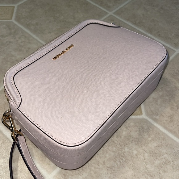 Michael Kors Blush Pink Crossbody purse, like new! - Picture 6 of 10